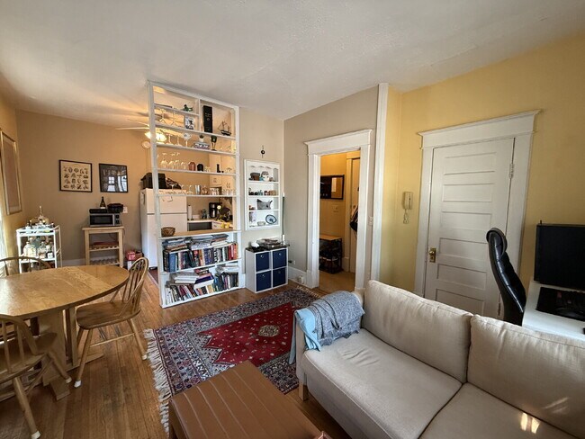 Building Photo - Charming 1BR in Historic Douglas Building ...