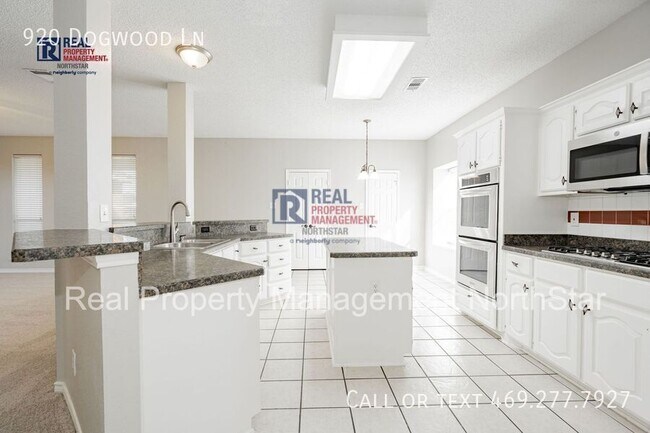 Building Photo - 920 Dogwood Ln