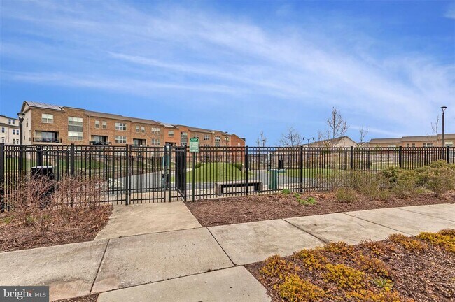 Building Photo - 10910 Presidential Pkwy