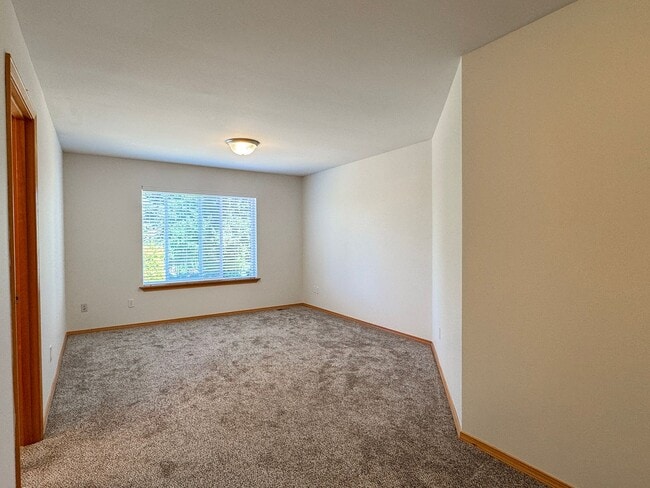 Building Photo - Beautiful 3 bed, 2.5 bath Edmonds Duplex U...