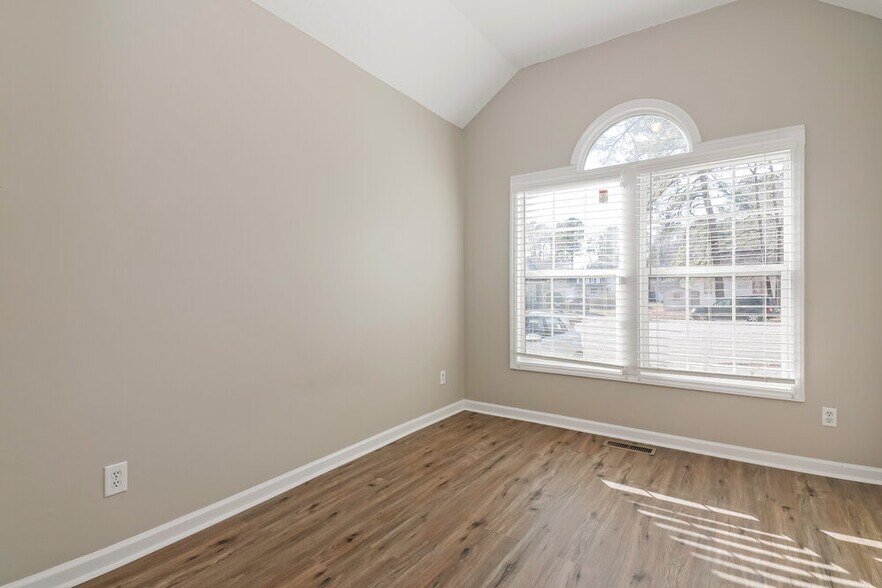 Building Photo - 5513 Lake Garden Ct