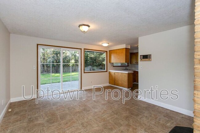 Building Photo - 9370 SW Killarney Ln