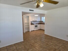 Building Photo - 3004 Oaklawn Ave