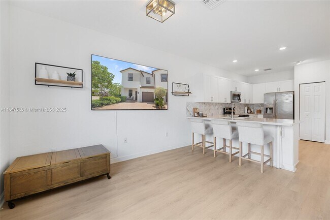 Building Photo - 147 SW 185th Way