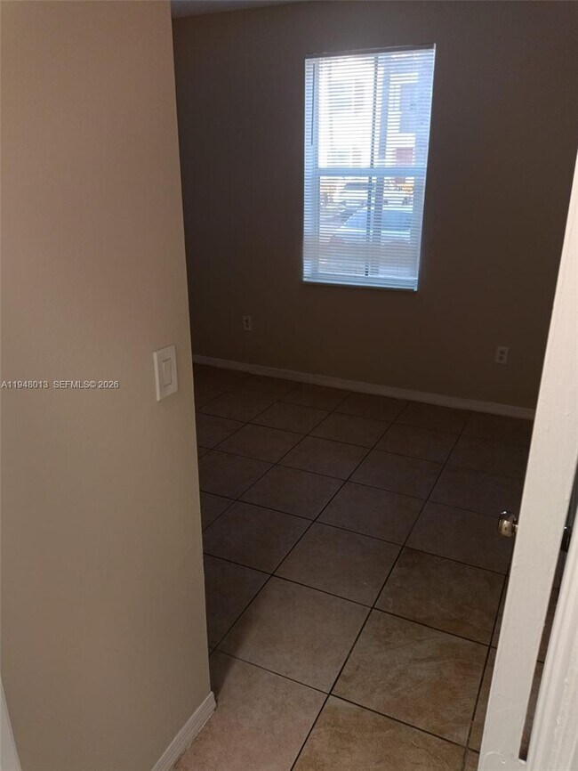 Building Photo - 4210 NE 22nd Dr