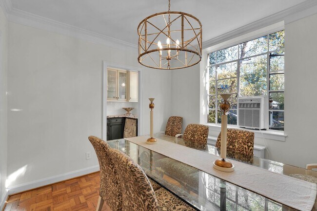 Building Photo - Fully furnished and thoughtfully updated top-floor condo in the heart of Dilworth at desirable My...