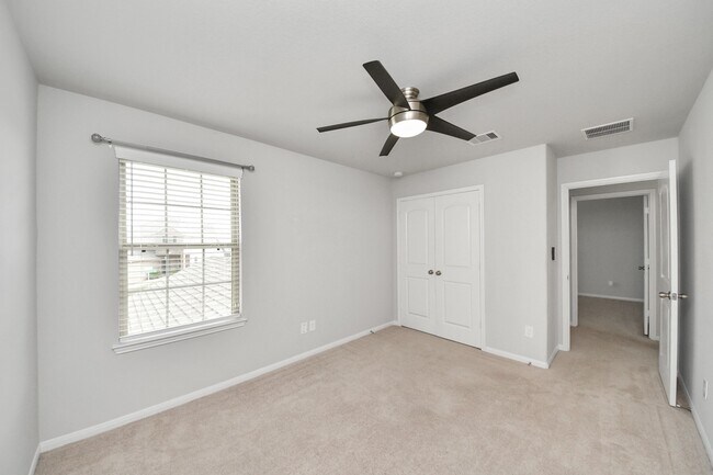 Building Photo - 2931 Palm Oaks Trail