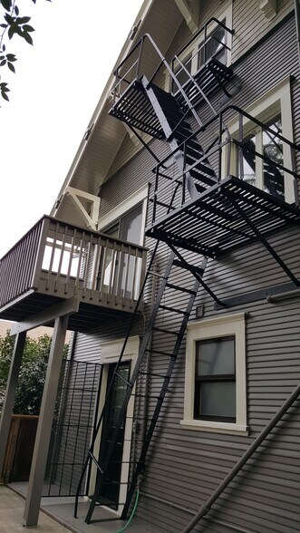Building Photo - 1867 SW 14th Ave