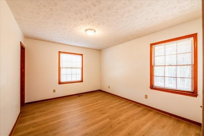 Building Photo - 4967 Macland Rd