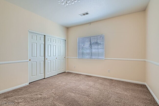 Building Photo - 136 N Ring Dove Dr