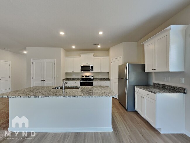 Building Photo - 14 New Villas St