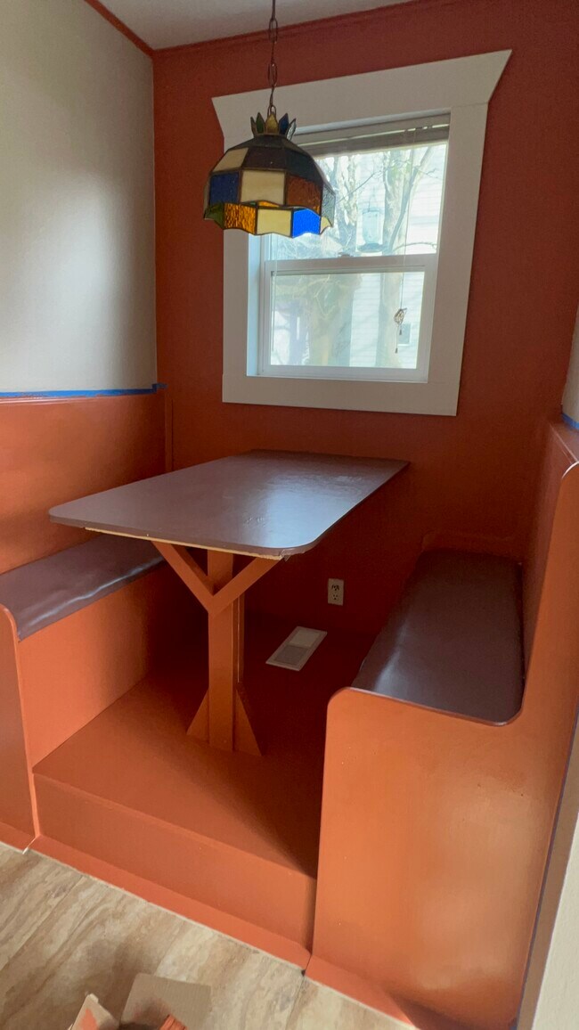 Kitchen Booth - 5006 8th Ave NE