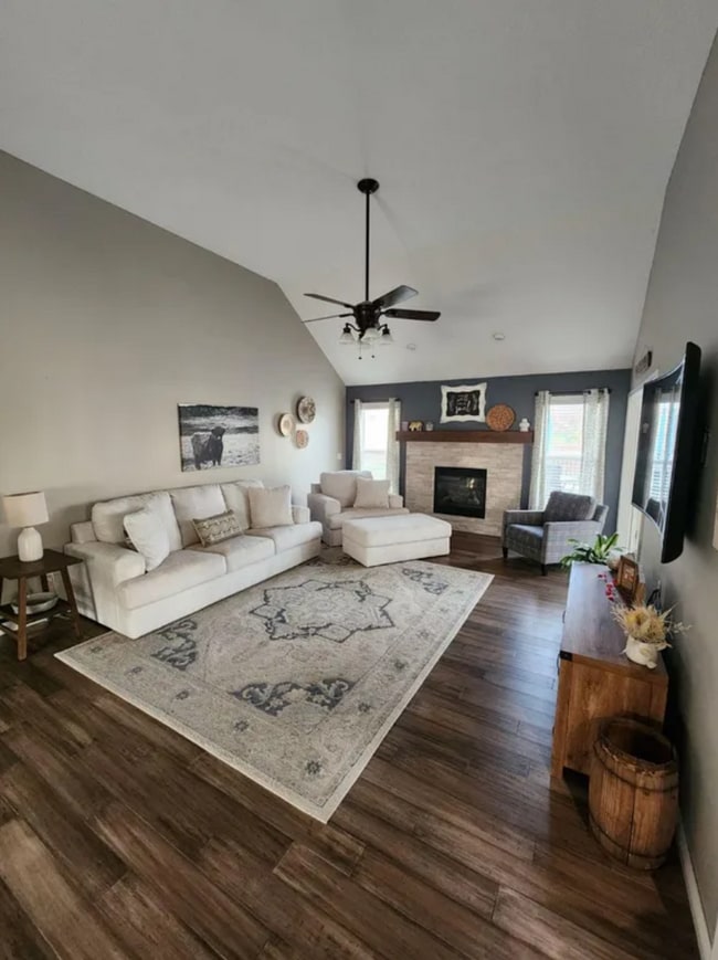 Living Room - 411 Bayview Dr