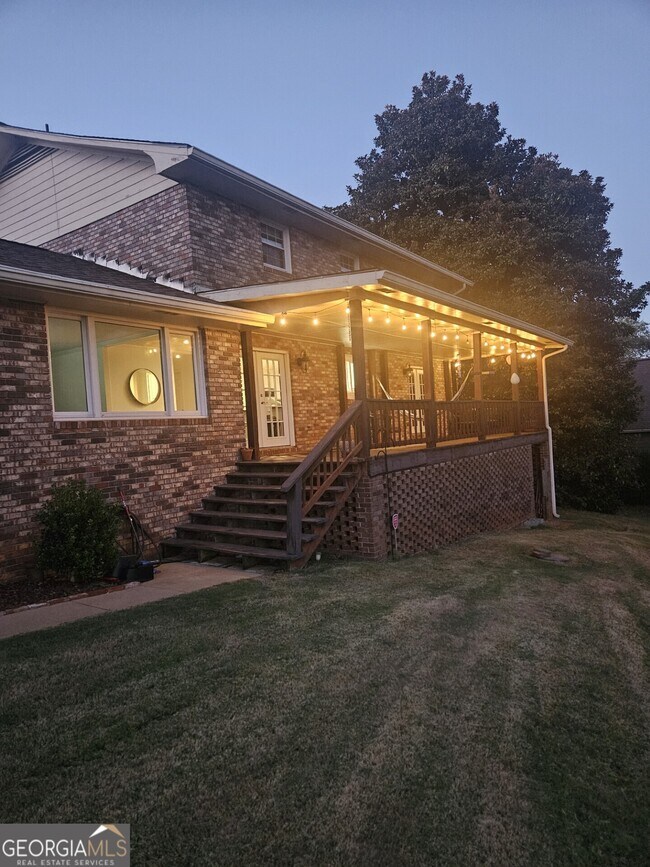 Building Photo - 421 Mt Alto Rd SW