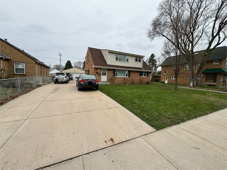 Building Photo - 1703 E Morgan Ave