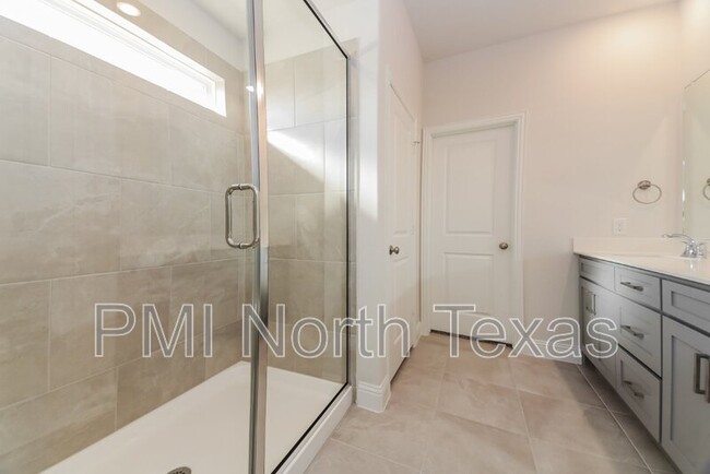 Building Photo - 515 Parrino pkwy