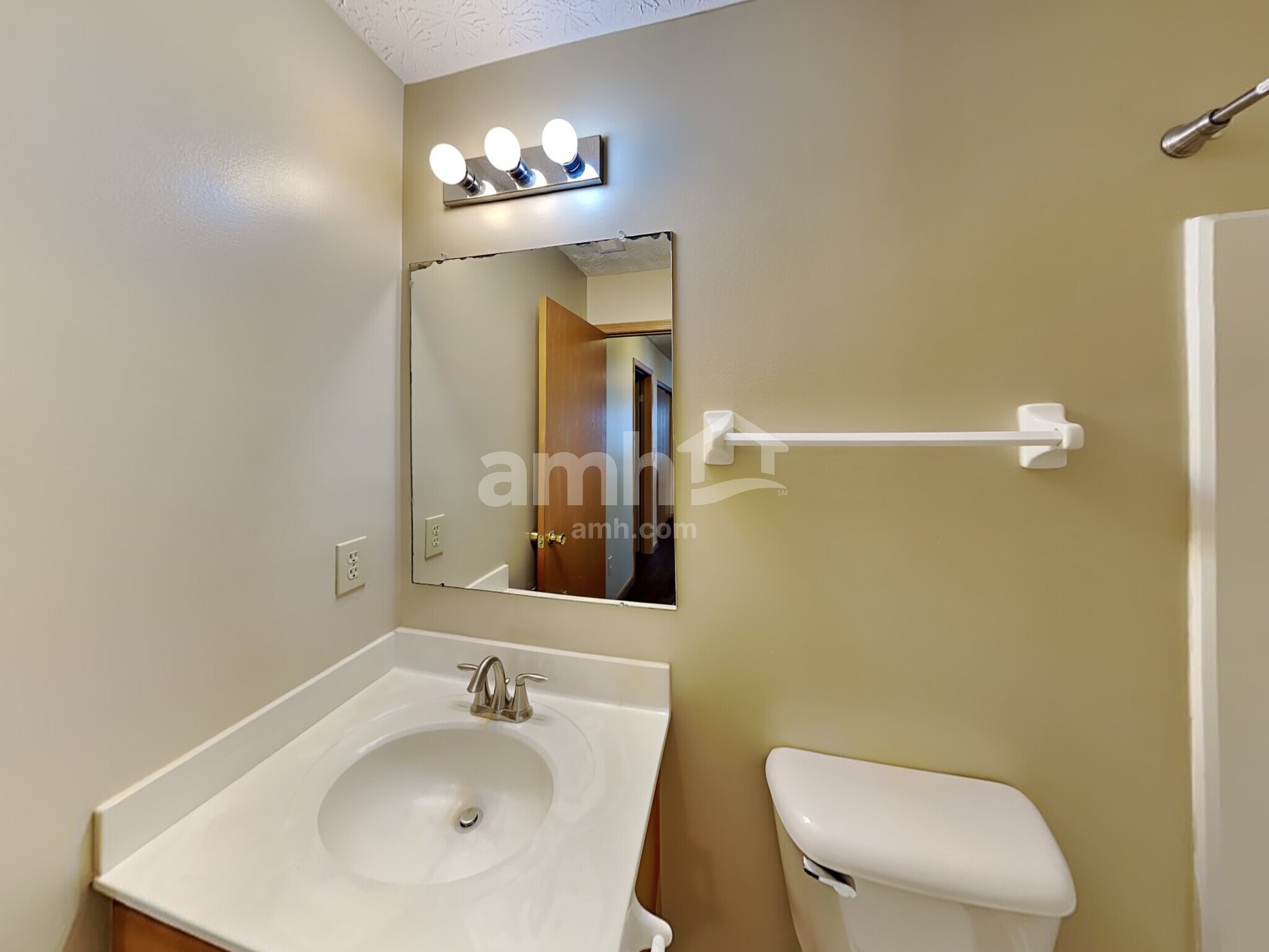 Building Photo - 5388 Englecrest Dr