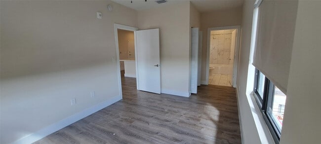 Building Photo - 3801 Davie Blvd