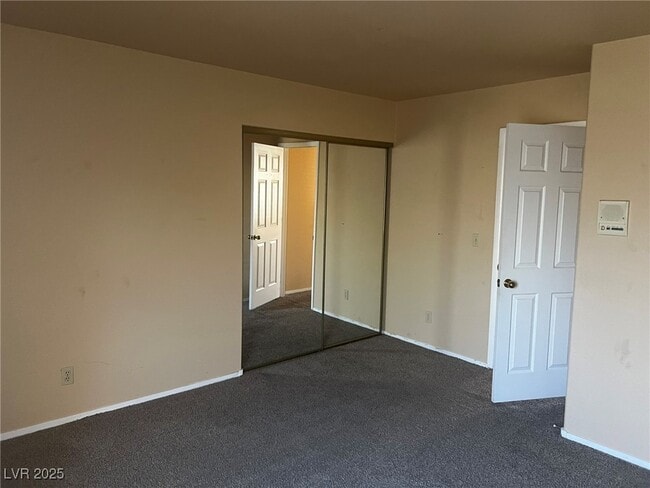 Building Photo - 289 Vallarte Dr