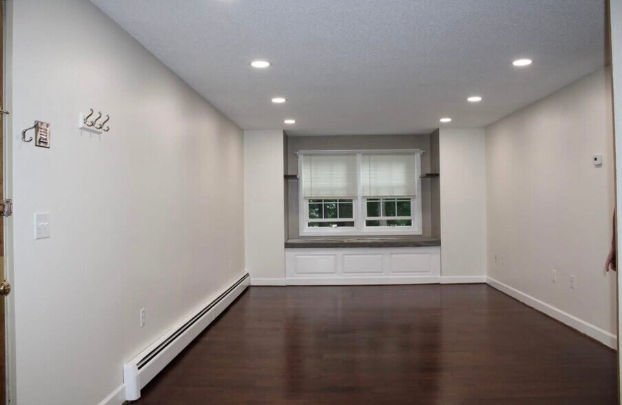 Building Photo - 37 Alice Dr