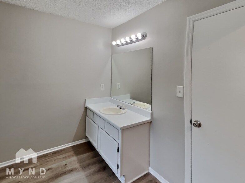 Building Photo - 1380 Paddocks Way