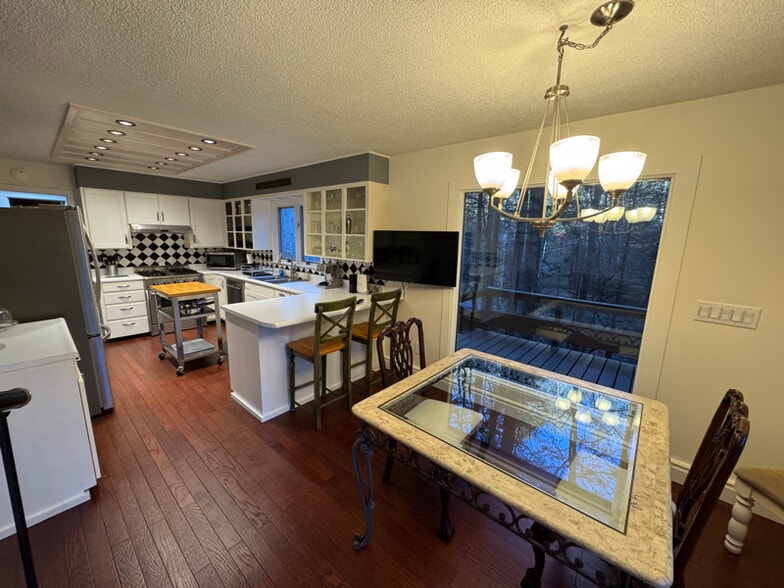 Building Photo - 247 Bruce Rd