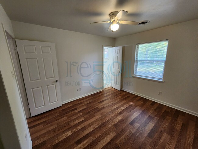 Building Photo - 29 Brookview Dr