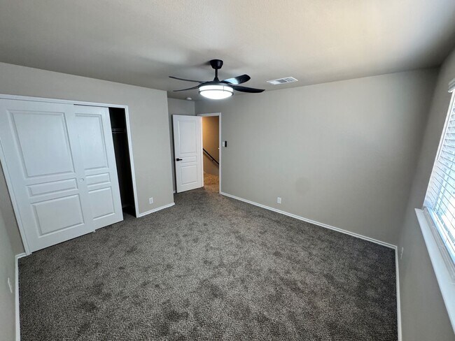 Building Photo - Move-In Ready Family Home in North San Ant...