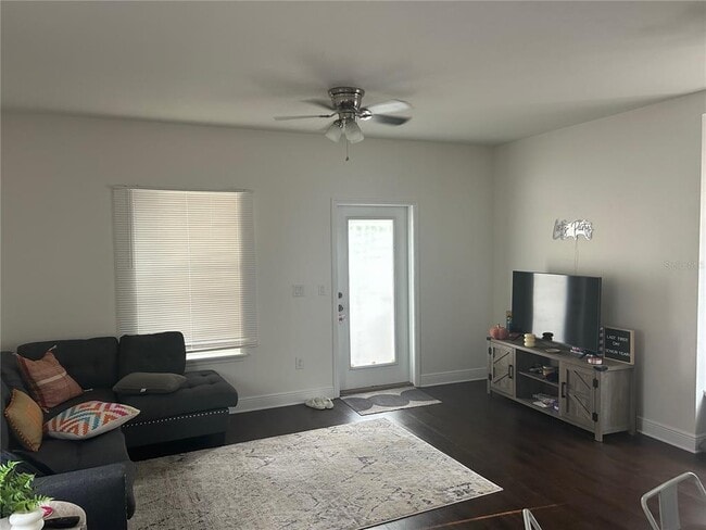 Building Photo - 2128 W Walnut St