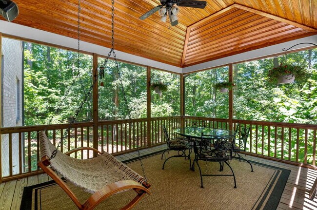 Building Photo - Luxurious 5-Bed Sanctuary with Scenic View...