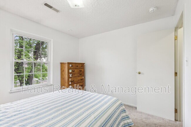 Building Photo - 144 Airport Rd