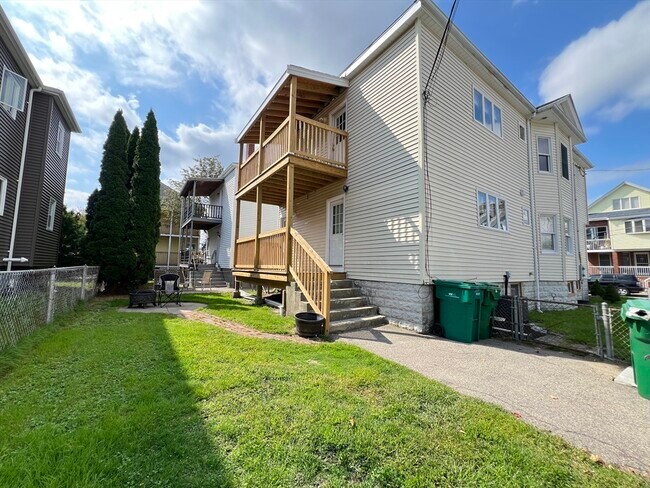 Building Photo - 42 Pinkham Rd