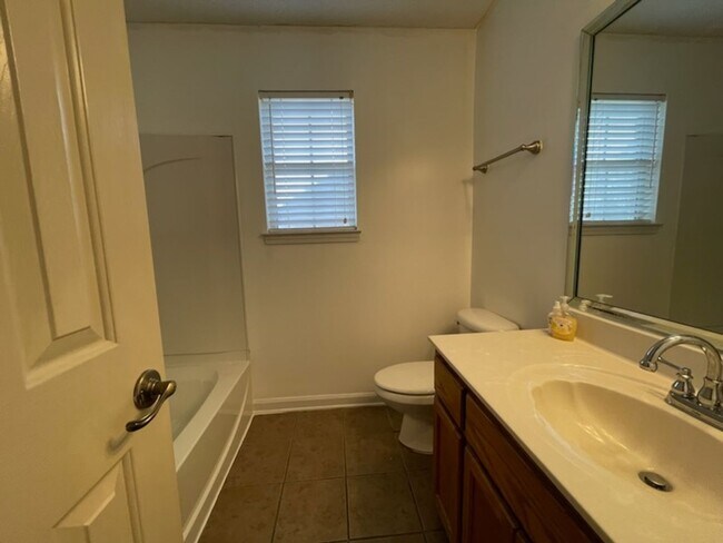 Building Photo - Ravenwood Subdivision, Horn Lake schools!