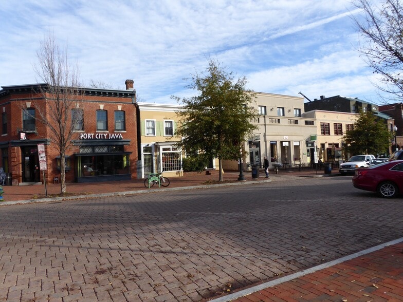 Building Photo - 106 9th St SE