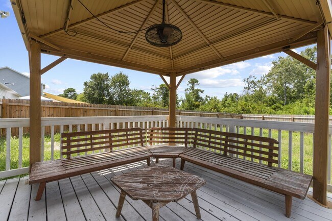 Building Photo - 318 Holbrook Ln