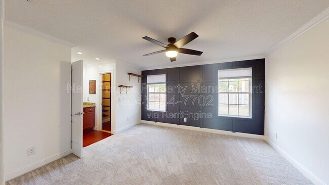 Building Photo - 12947 Tree Wy Ct N