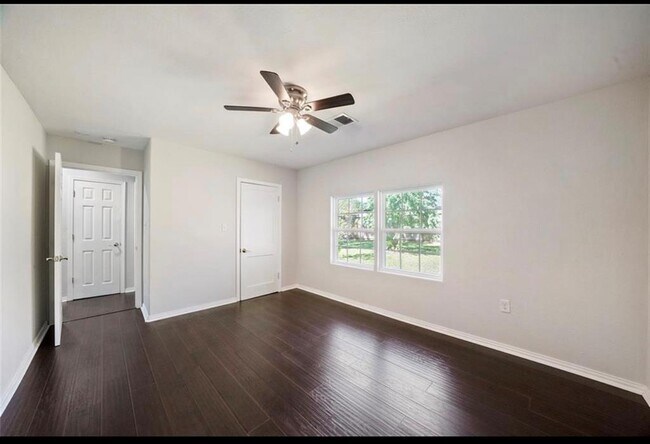 Building Photo - 6526 Westview Dr