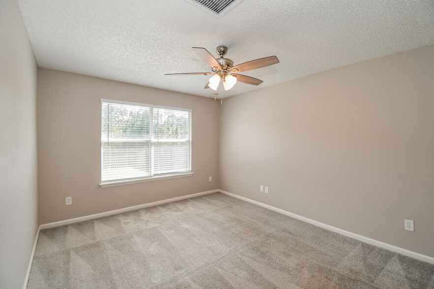 Building Photo - 3664 Arava Dr