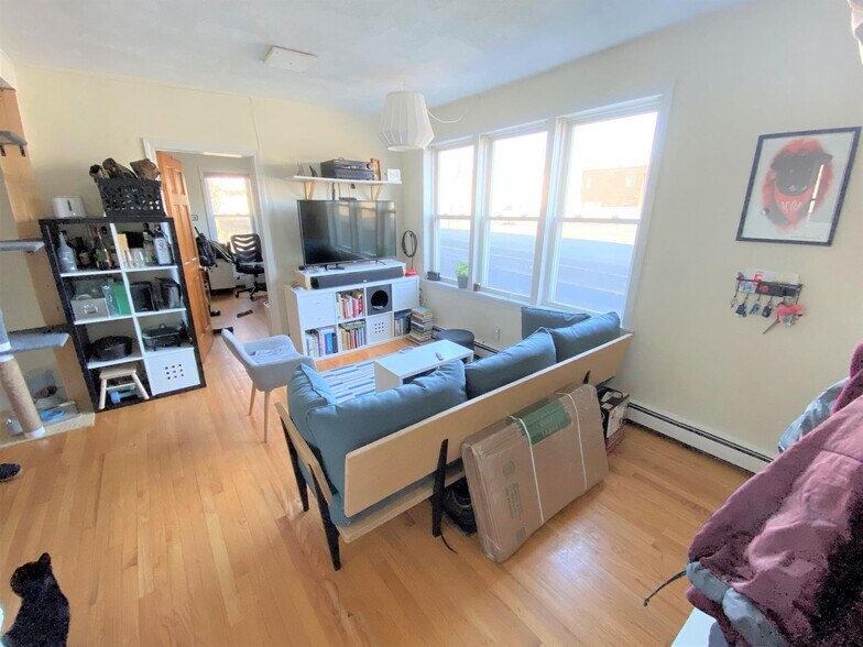 Building Photo - 187 Brookline St