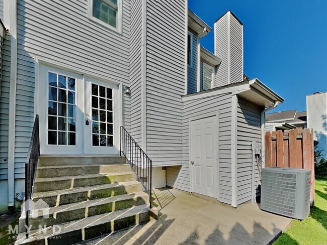 Building Photo - 461 Claircrest Dr