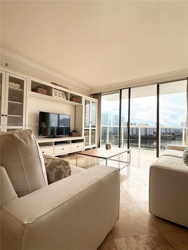 Building Photo - 3675 N Country Club Dr