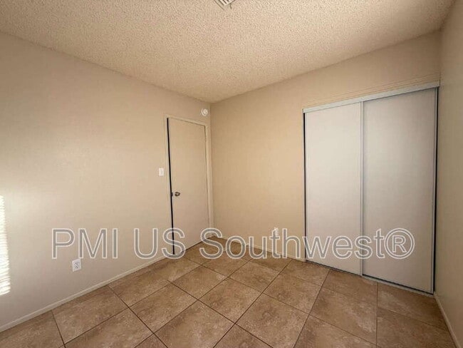 Building Photo - 1842 Gem St