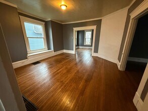 Building Photo - 3 bedrooms house