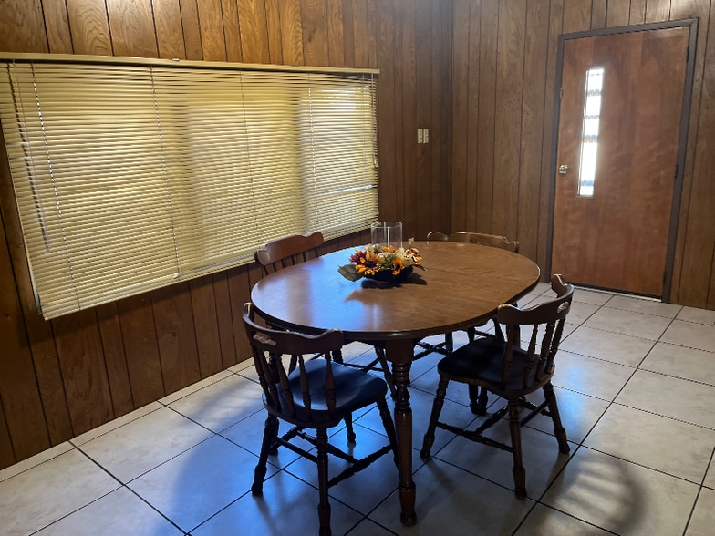 Building Photo - 914 Marsh Ave