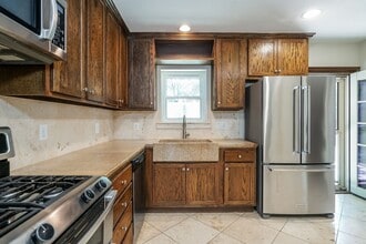 Building Photo - Updated 3-Bedroom 2-Bath Home - Garage- Bonus Space- Fully Fenced-in Yard- Pet Friendly!