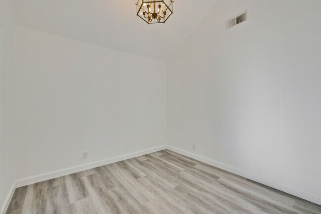 Building Photo - Welcome to this 3 bedroom 2 bath Just updated Townhome located in South San Jose.