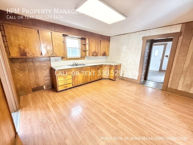 Building Photo - 2228 Seventh St SW