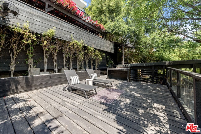 Building Photo - 2300 Ronda Vista Dr