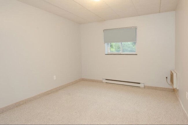 Building Photo - 179 Presidents Ln