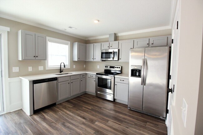 Building Photo - 3329 Briarcliff Dr